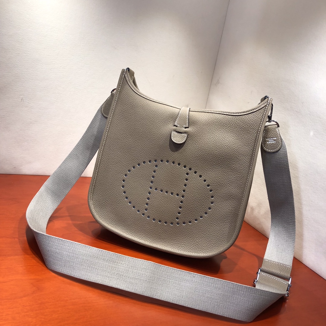 Hermes Evelyne III 29 PM Shoulder Bag In Gris Asphalte Clemence Leather